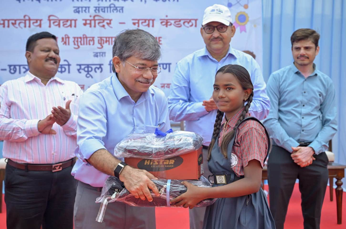 DPA Chairman distributes school kits